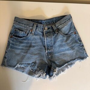 Women's Levi’s 501 Blue Denim Shorts size 25